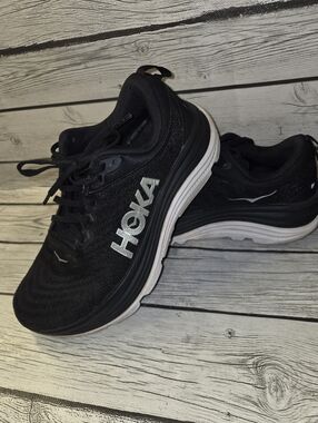 Hoka One One Gaviota 5 Womens Size 9 Running Shoes 1134235 BWHT Black Sneakers